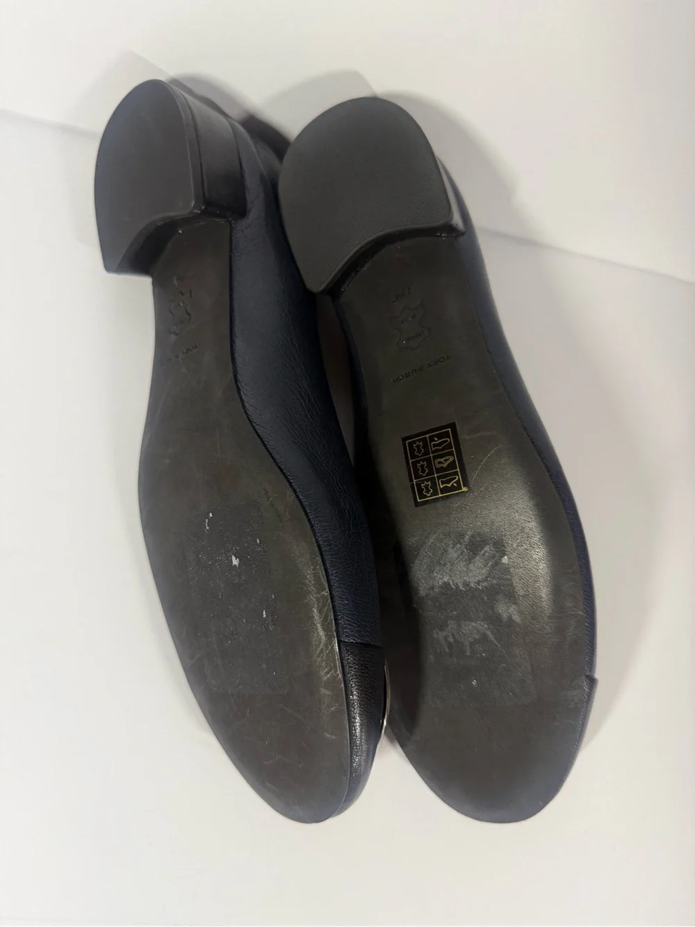 Tory Burch Navy Leather Logo Cap-Toe Ballet Flats with Gold Emblem size 7.5